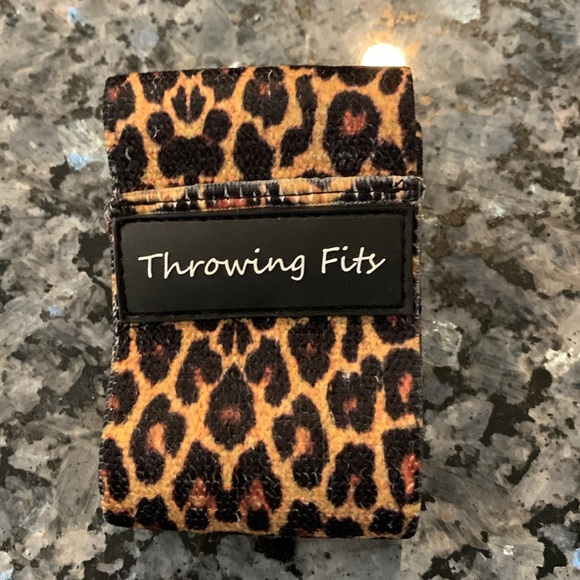 🛑Throwing Fits Leopard Print Resistance Band Hip Legs Exercise Workout - Picture 3 of 3